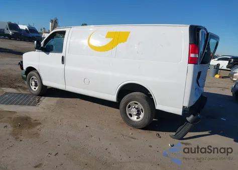 2018 Chevrolet Express 2500 Work Van z USA, uszkodzony, nr VIN 1GCWGAFPXJ1265875